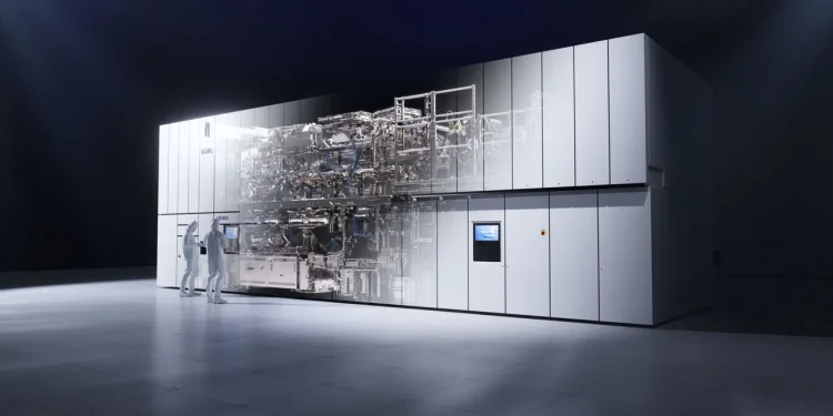 ASML render of a TWINSCAN EXE high-NA EUV lithography system in a cleanroom, with two technicians in white suits standing at its side